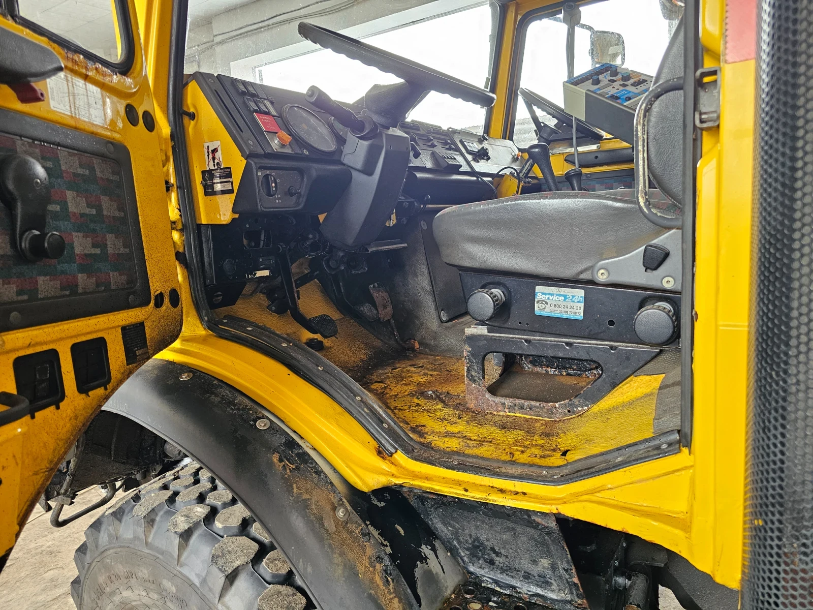 Mercedes-Benz UNIMOG U1650 самосвал снегорин 4х4  - изображение 8