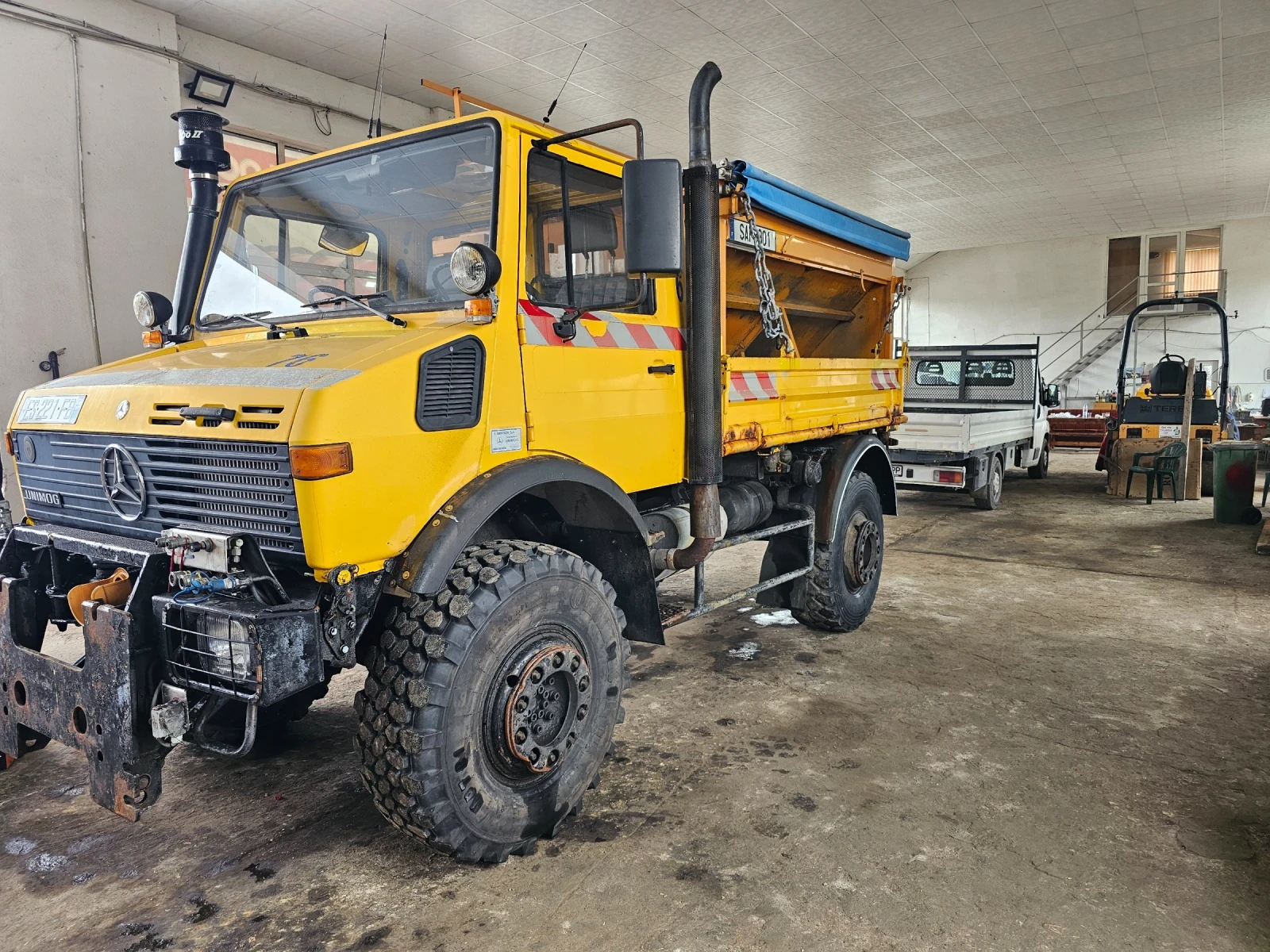 Mercedes-Benz UNIMOG U1650 самосвал снегорин 4х4  - изображение 2