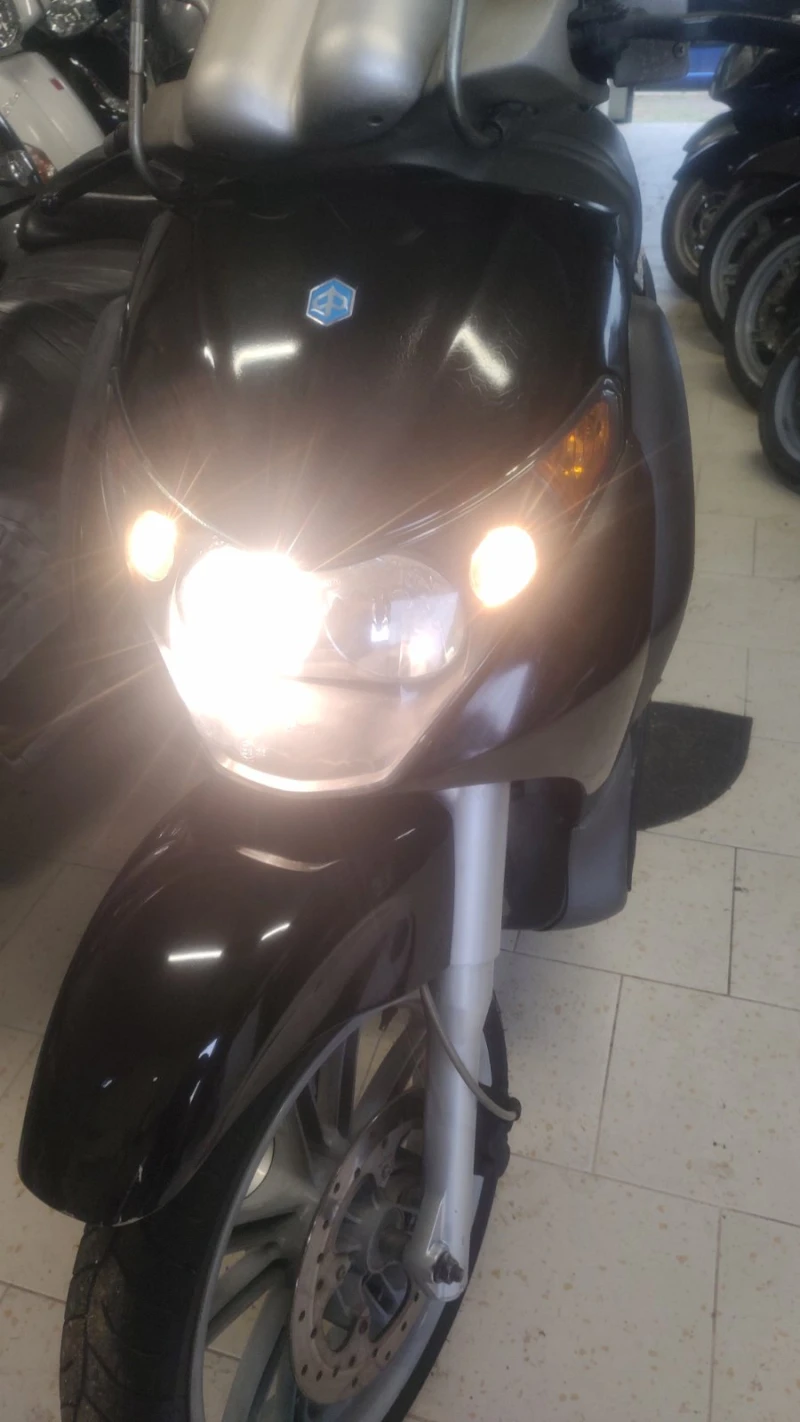 Piaggio Beverly 200, снимка 5 - Мотоциклети и мототехника - 51947142