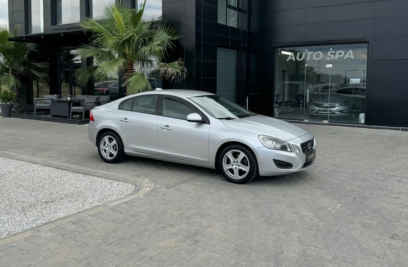 Volvo S60 2.0D3, снимка 3 - Автомобили и джипове - 46458089