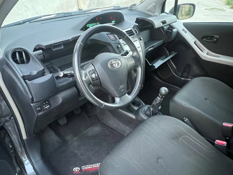 Toyota Yaris 1.33 FACELIFT 6 скорости, снимка 8 - Автомобили и джипове - 47286740