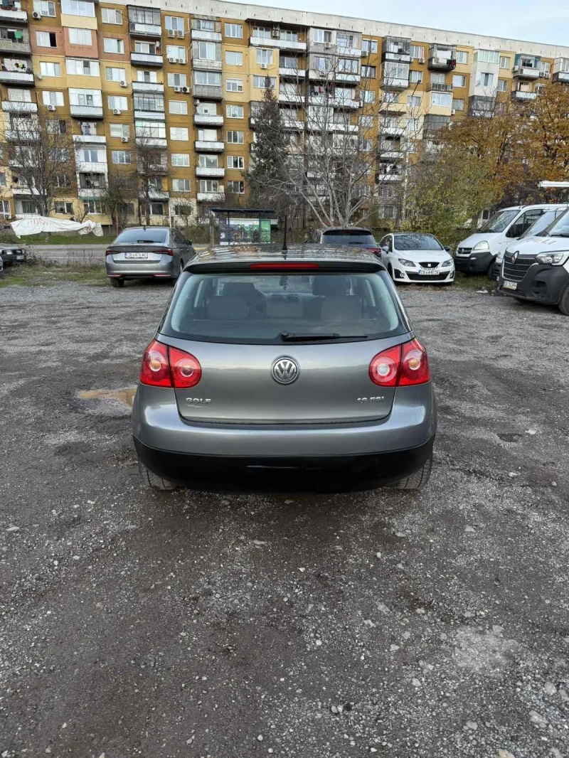 VW Golf 1.6 FSI АВТОМАТ, снимка 5 - Автомобили и джипове - 52713194