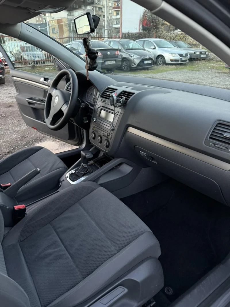 VW Golf 1.6 FSI АВТОМАТ, снимка 8 - Автомобили и джипове - 52713194