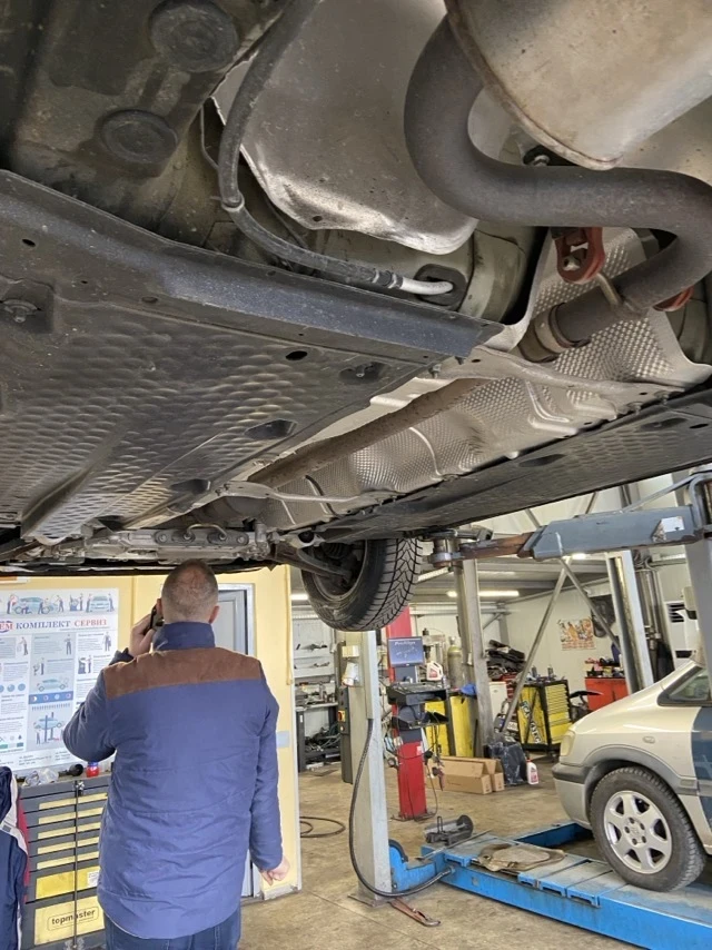 VW Golf 1.6 FSI АВТОМАТ, снимка 13 - Автомобили и джипове - 52713194