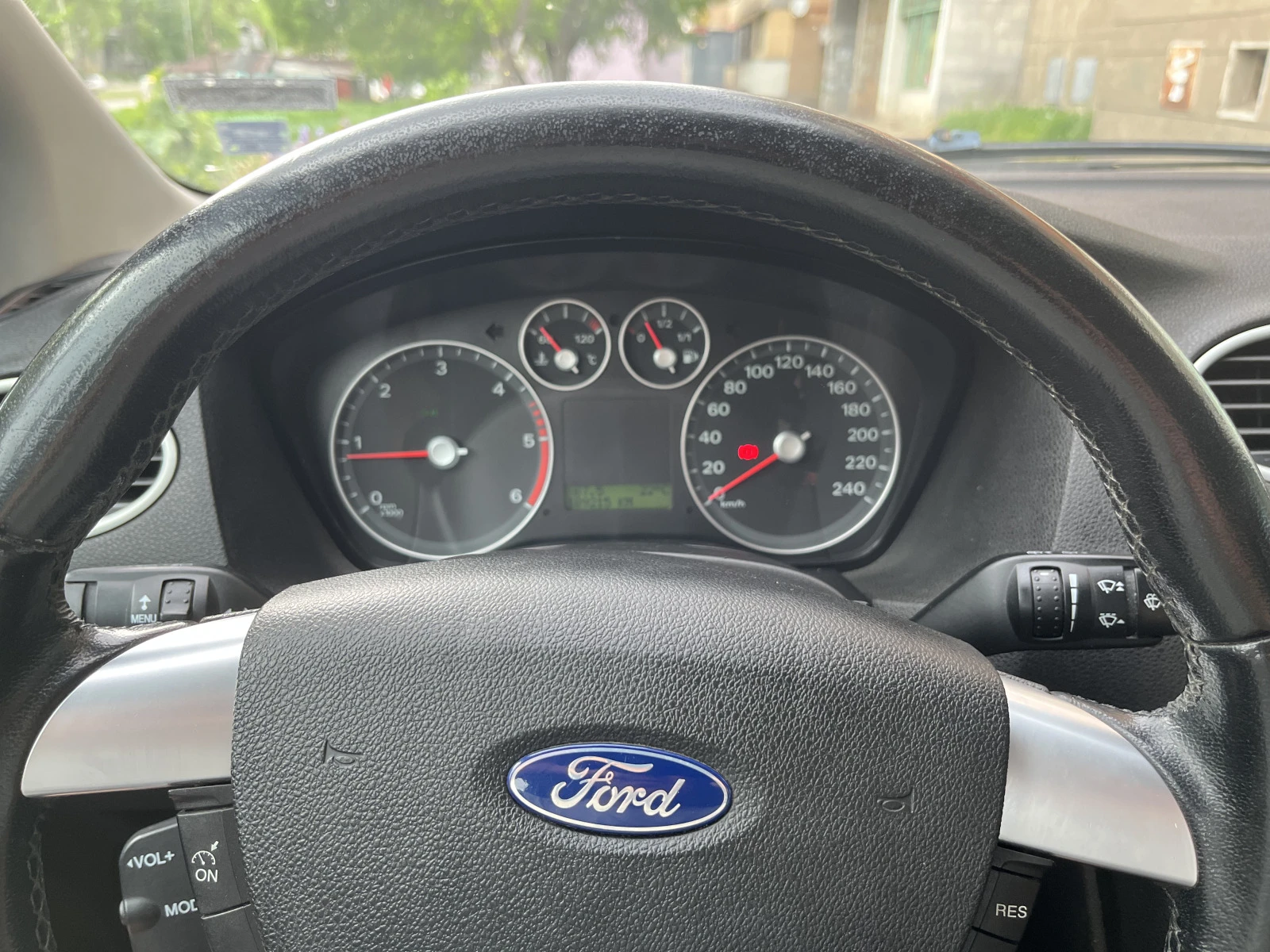 Ford Focus 1.6 TDCI - изображение 8