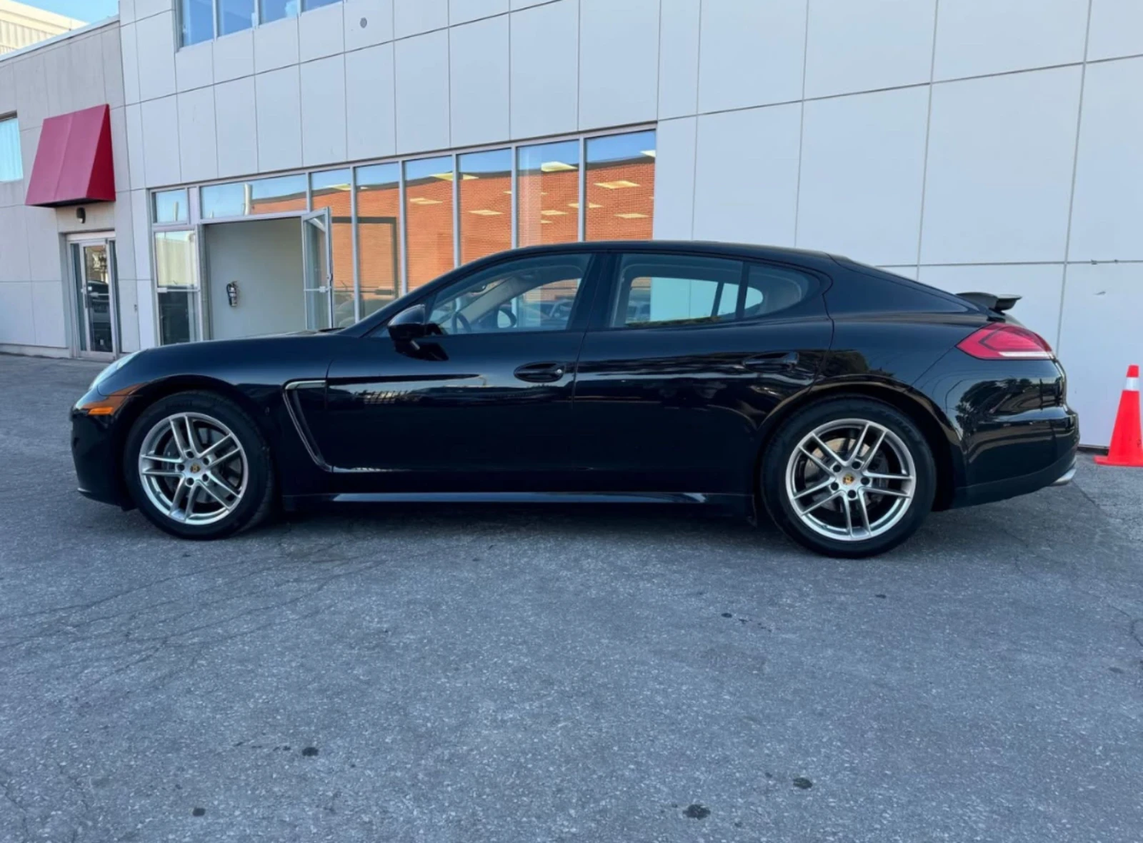 Porsche Panamera    * SportDesign* Panorama* АвтоКредит* ЦЕНА ДО БГ - изображение 6