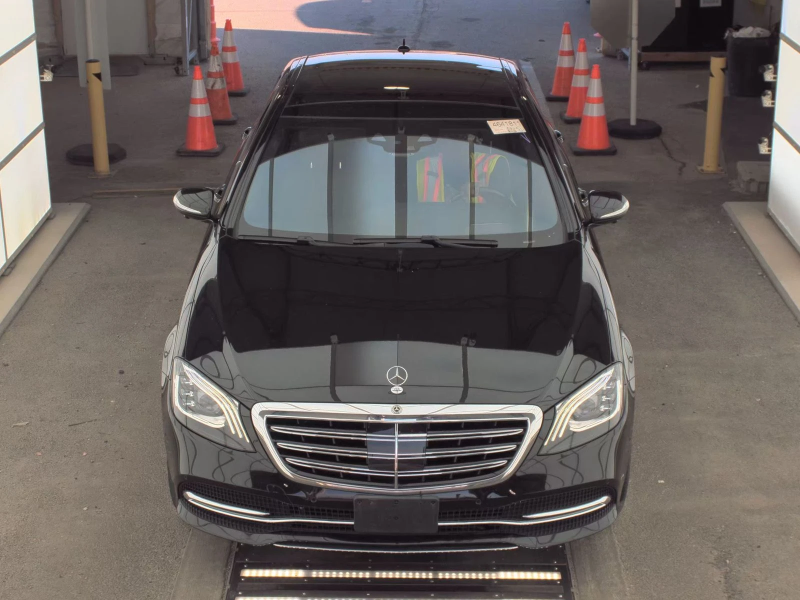 Mercedes-Benz S 560 4MATIC Обдух* BURMESTER* 360* Head-Up* Щори* Масаж - изображение 2