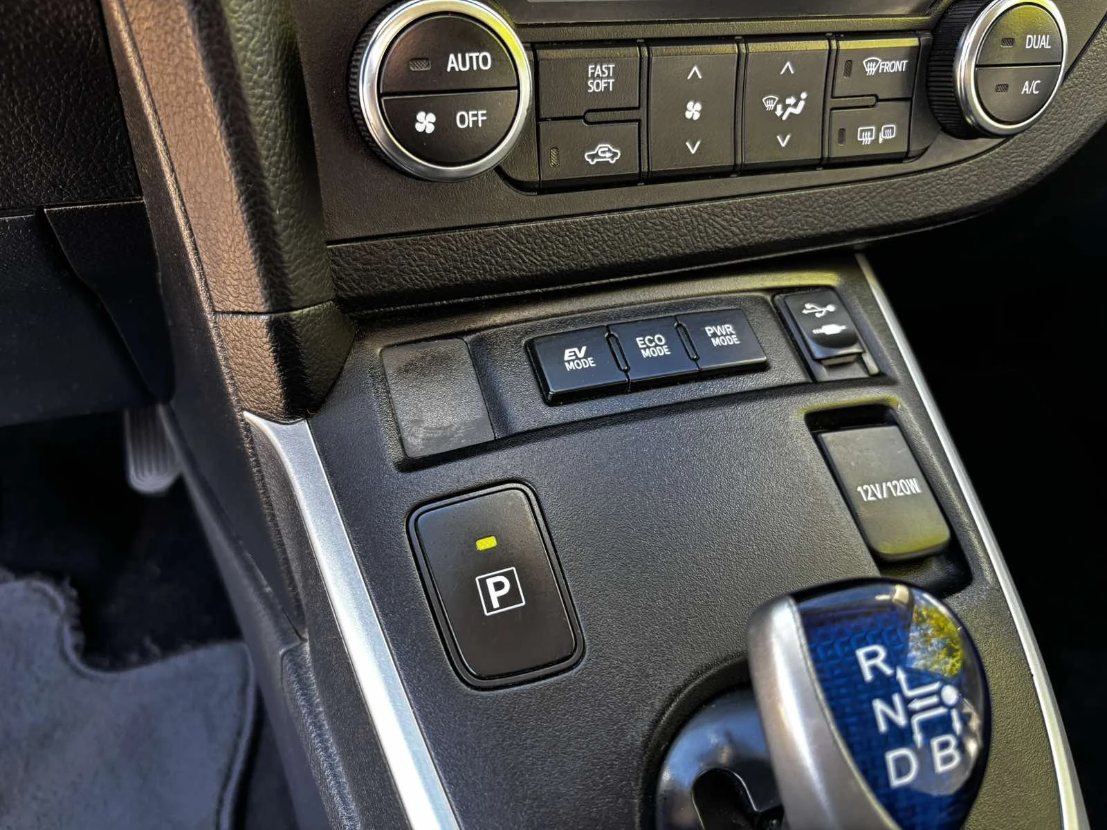 Toyota Auris 1.8i Hybrid  | Mobile.bg — изображение 12