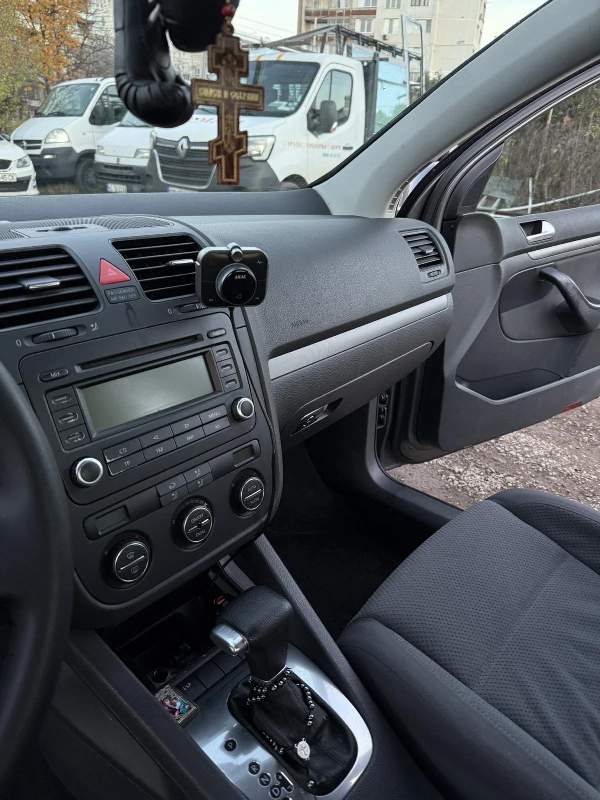 VW Golf 1.6 FSI АВТОМАТ - изображение 7