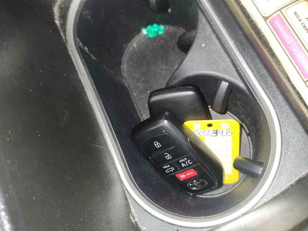 Toyota bZ4X * L * CARFAX *  - изображение 8