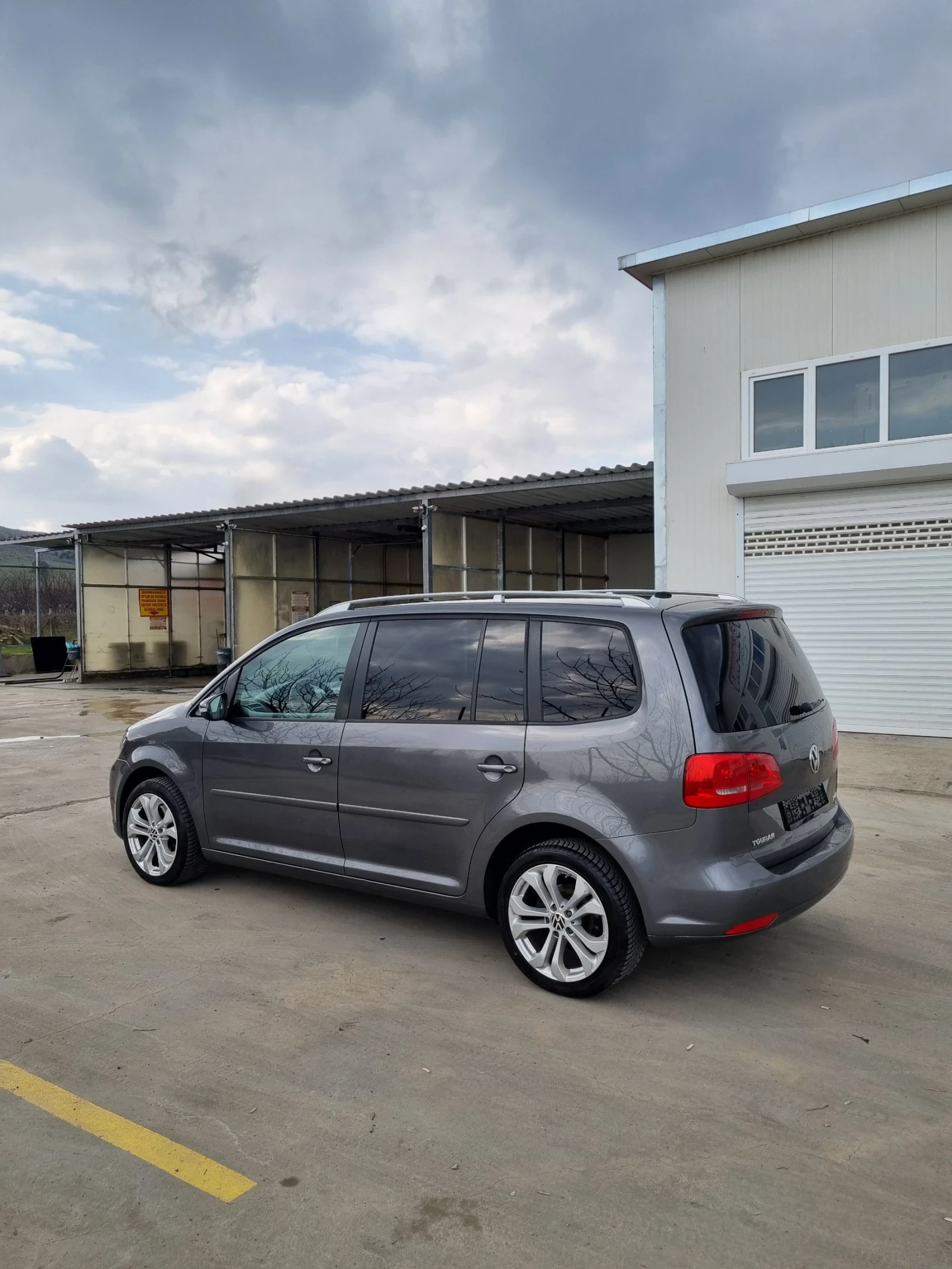 VW Touran 2.0tdi 140коня 7 местен, снимка 3 - Автомобили и джипове - 53861205