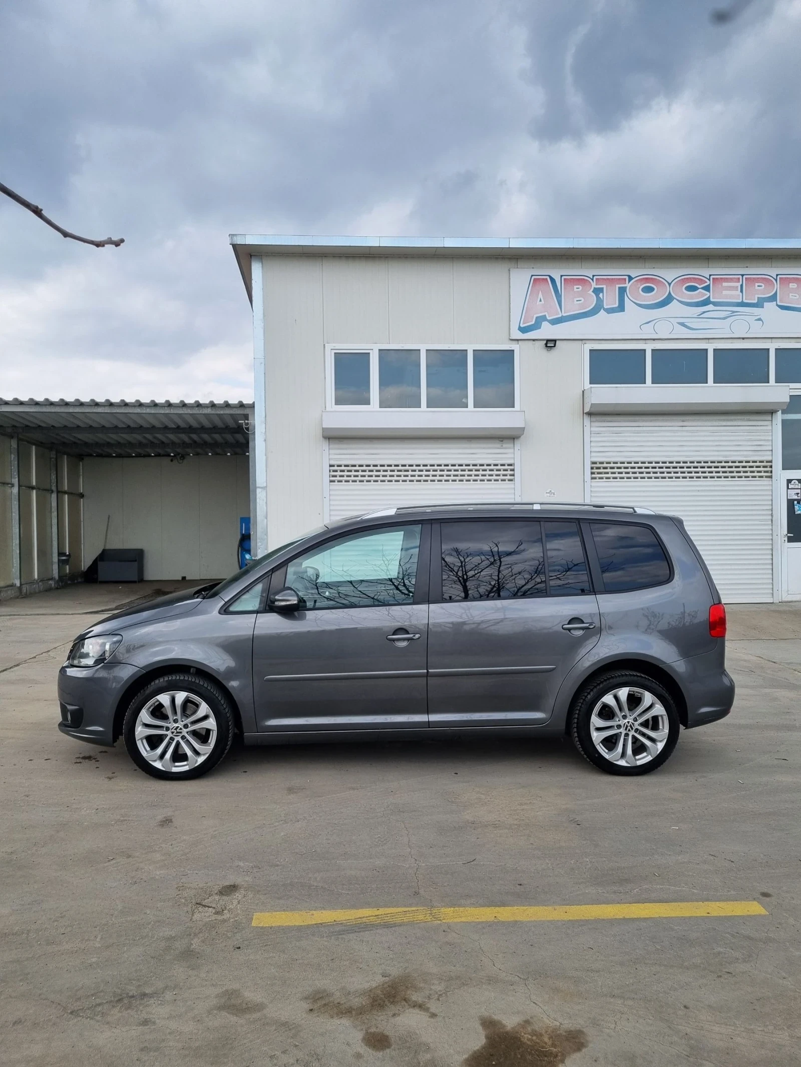 VW Touran 2.0tdi 140коня 7 местен, снимка 5 - Автомобили и джипове - 53861205