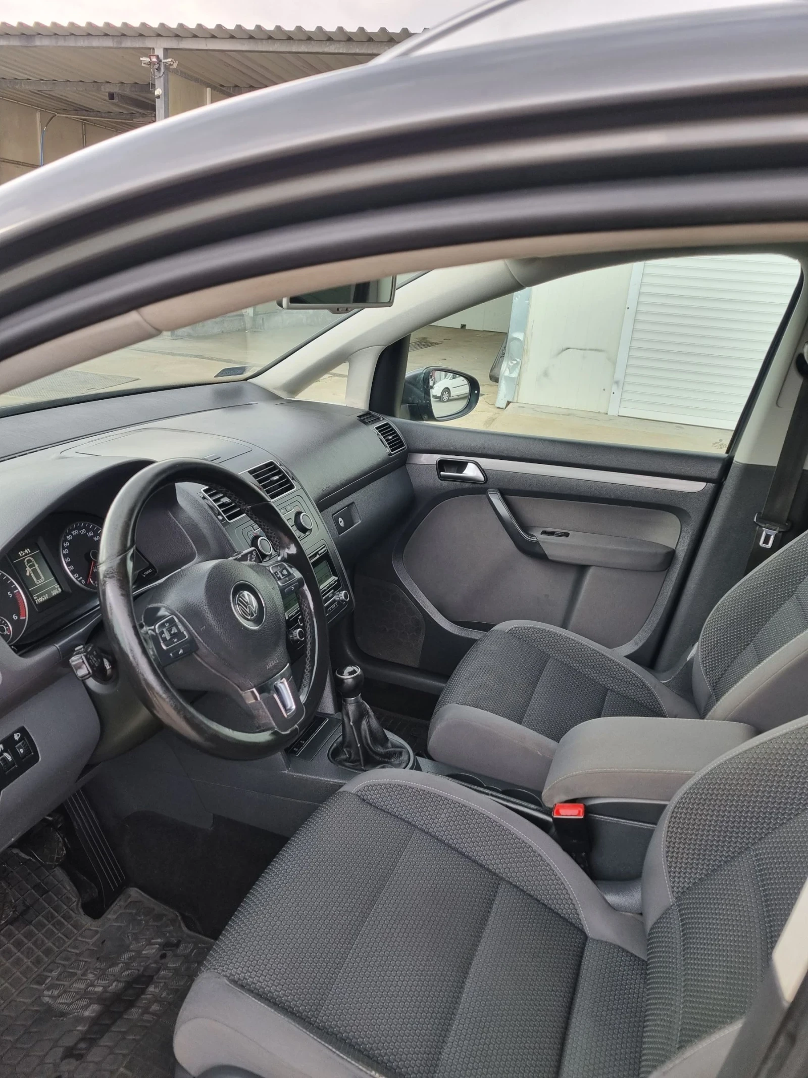 VW Touran 2.0tdi 140коня 7 местен, снимка 9 - Автомобили и джипове - 53861205