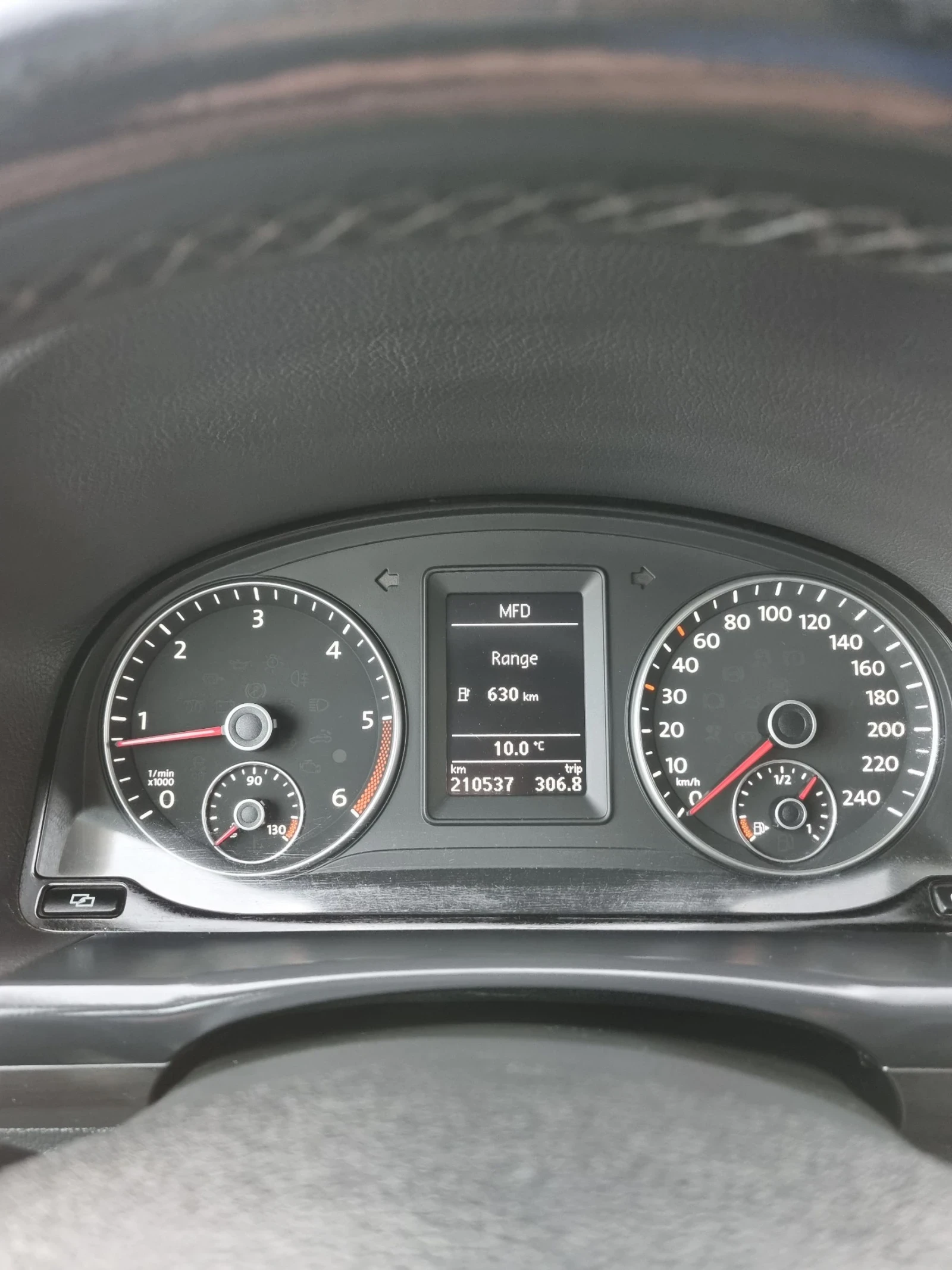 VW Touran 2.0tdi 140коня 7 местен, снимка 17 - Автомобили и джипове - 53861205