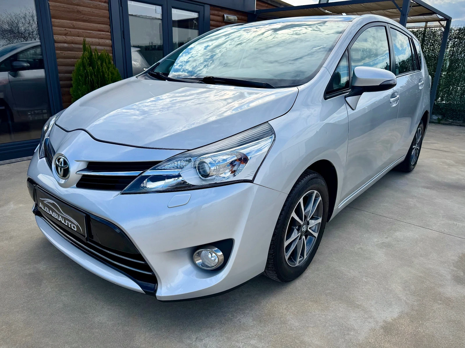 Toyota Verso 1.8 VALVEMATIC* , снимка 8 - Автомобили и джипове - 54132683