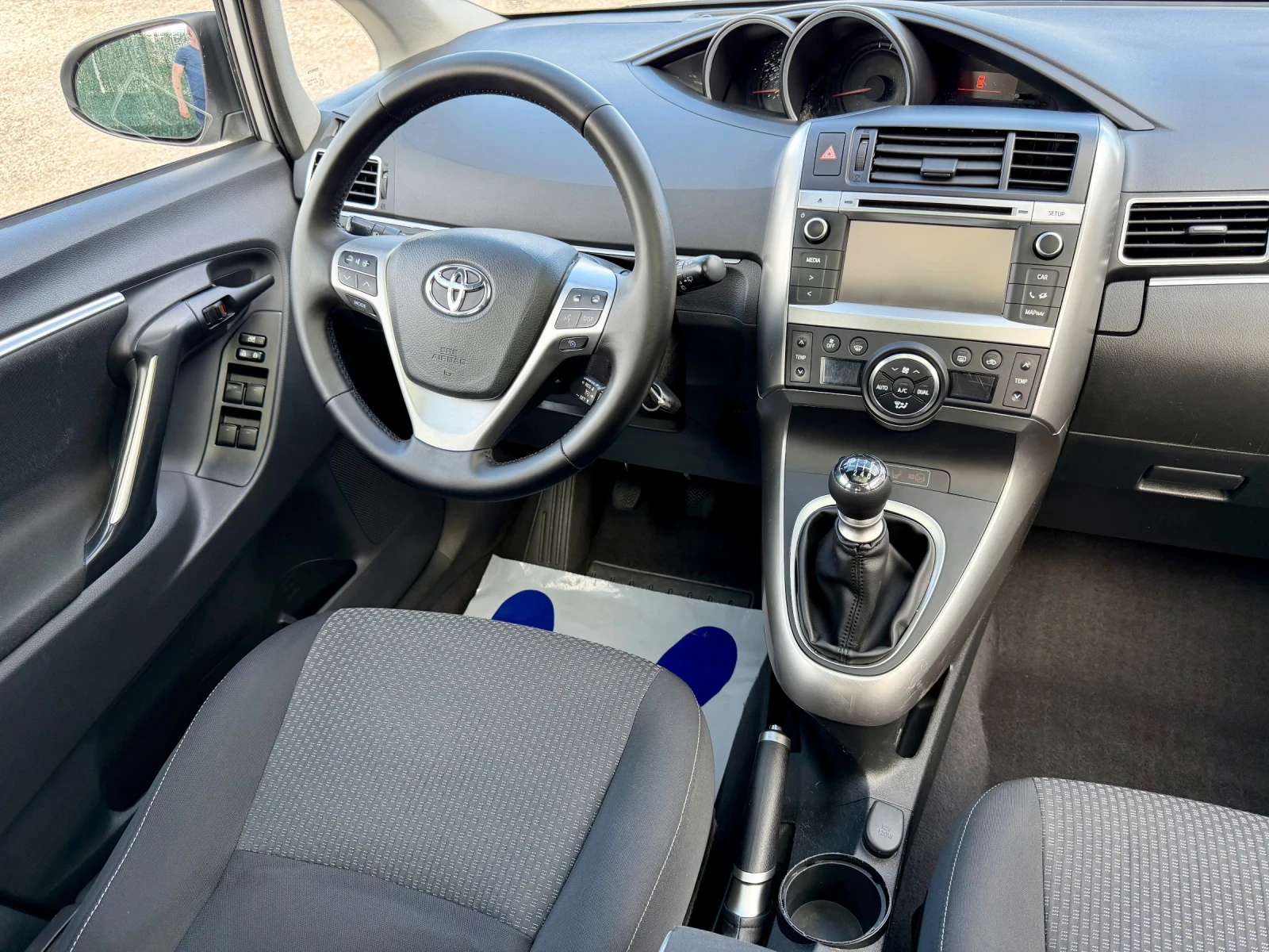 Toyota Verso 1.8 VALVEMATIC* , снимка 11 - Автомобили и джипове - 54132683