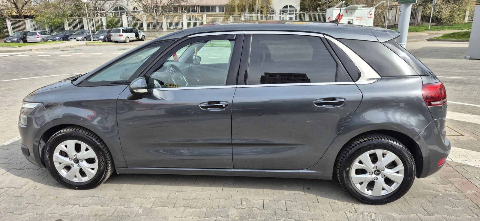 Citroen C4 Picasso 1.6 e-HDI | фабрично без AdBlue | Android/Carplay, снимка 3 - Автомобили и джипове - 54181801