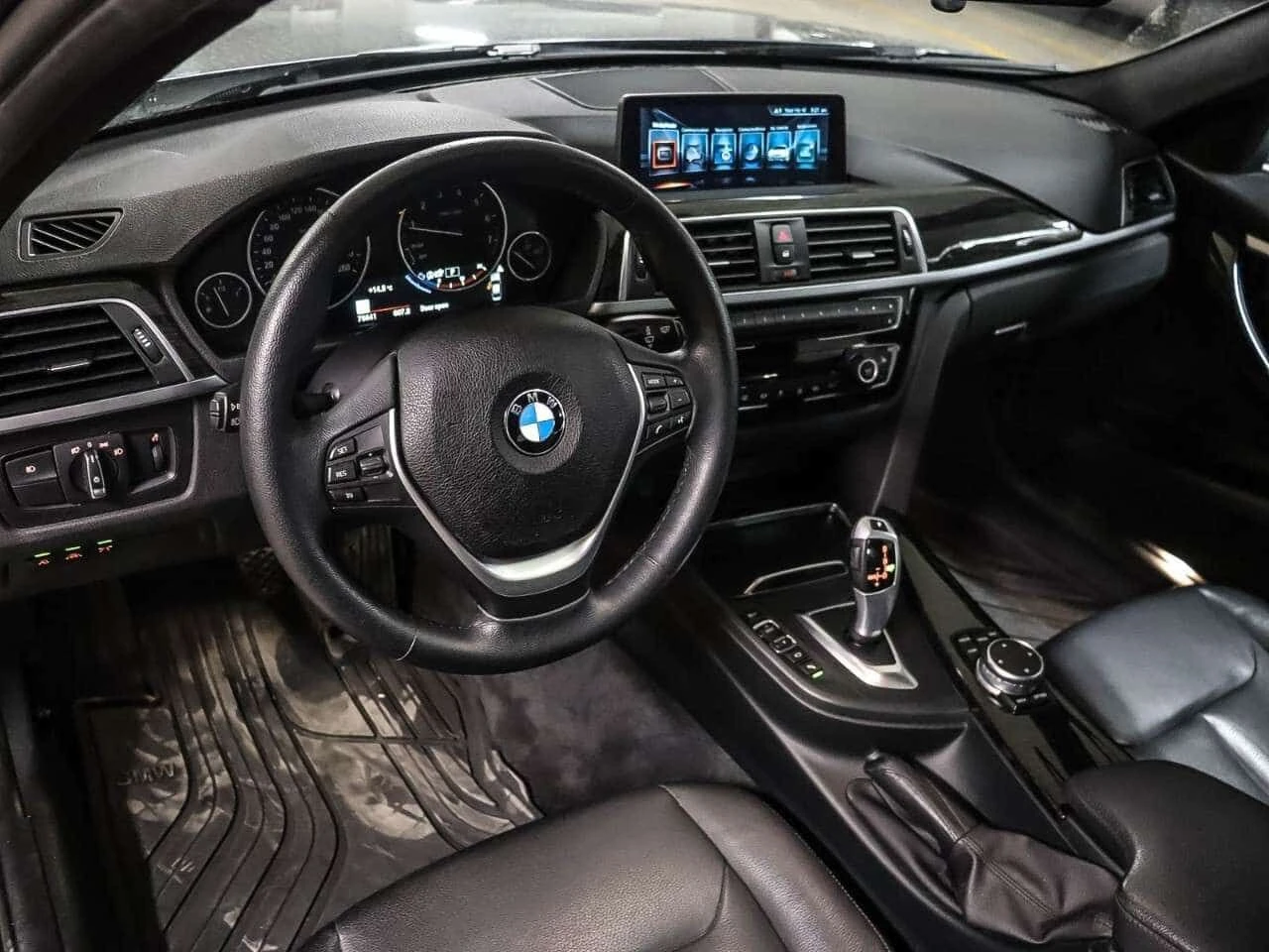 BMW 330 * 330i xDrive Sedan * CARFAX * ЦЕНА ДО БГ, снимка 7 - Автомобили и джипове - 54894216