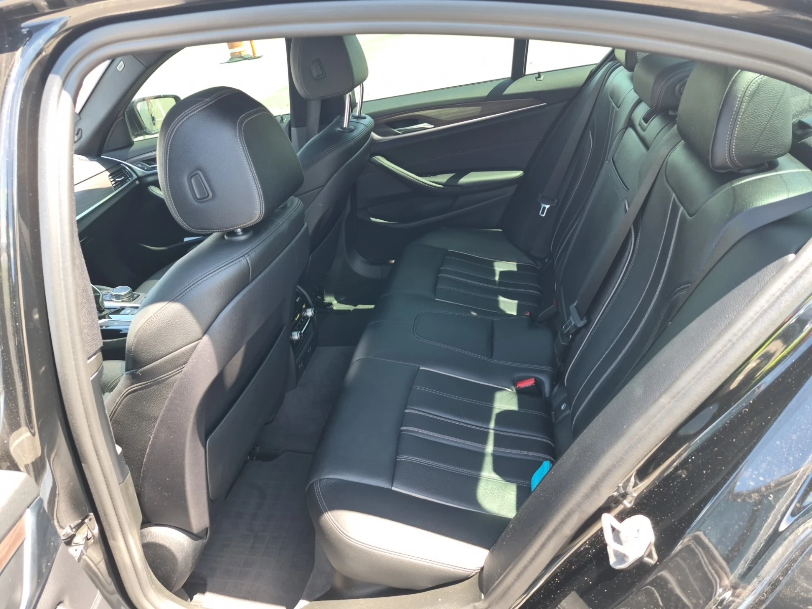BMW 530 * 53К КМ* PANO* ПОДГРЕВИ* 360* CARFAX, снимка 11 - Автомобили и джипове - 55122267