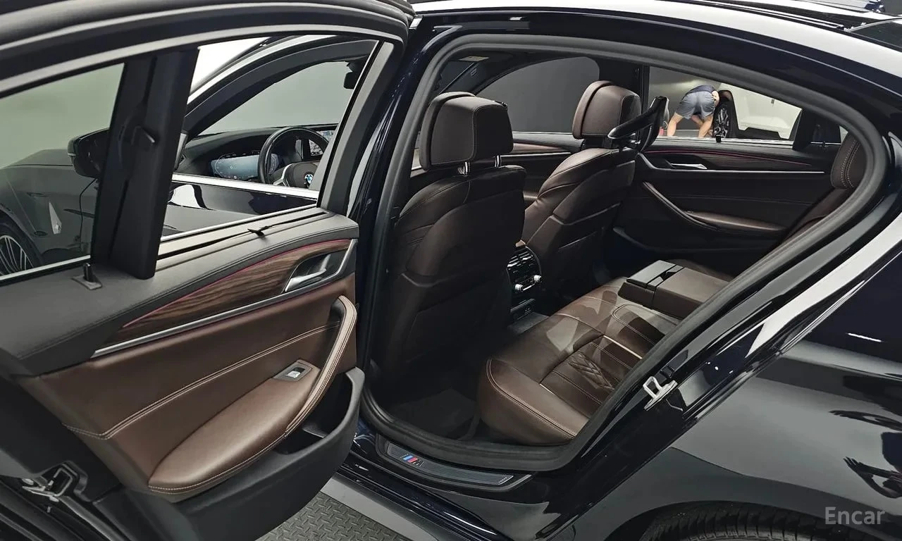 BMW 530 * 530i M Sport Package Plus* АВТОКРЕДИТ* , снимка 12 - Автомобили и джипове - 55978665
