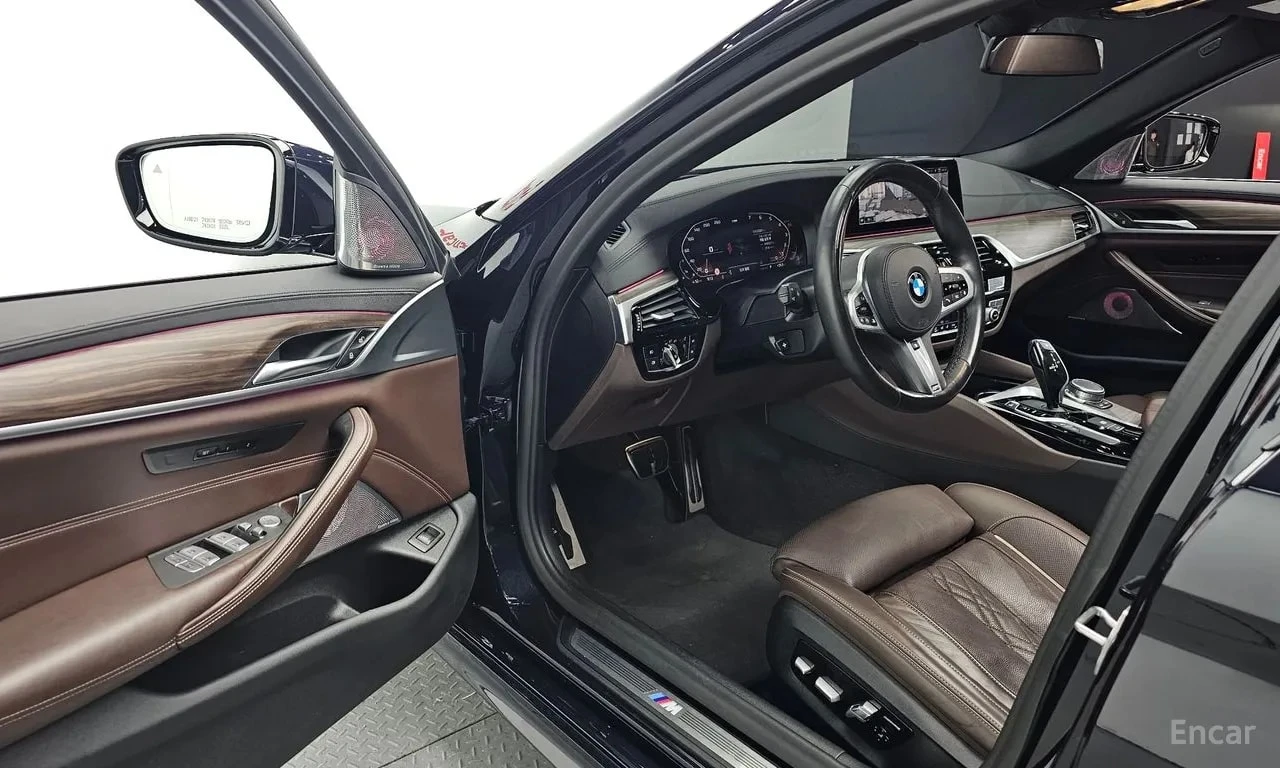 BMW 530 * 530i M Sport Package Plus* АВТОКРЕДИТ* , снимка 10 - Автомобили и джипове - 55978665