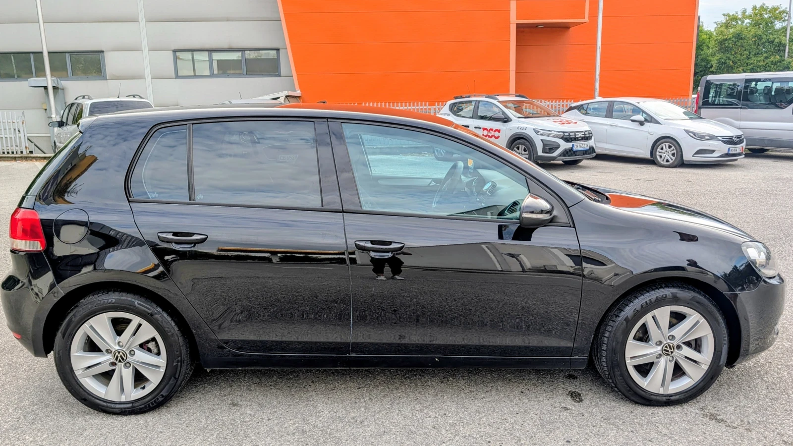 VW Golf 1.6 Bifuel Фабрична газ, снимка 4 - Автомобили и джипове - 56099056