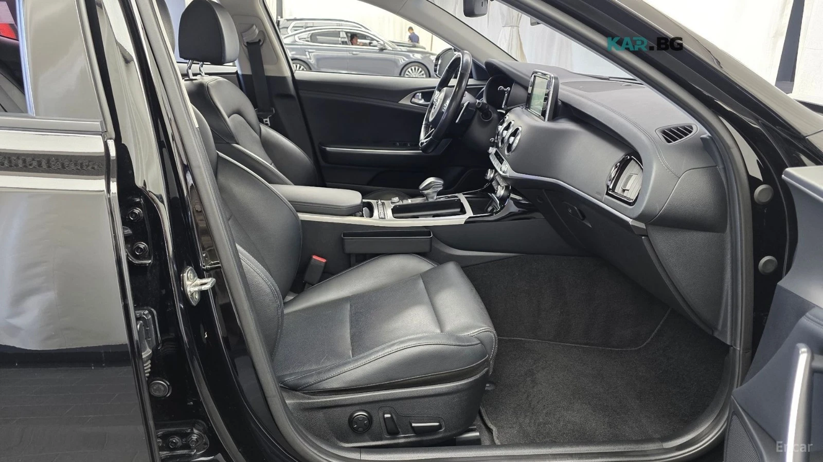 Kia Stinger 2.2 D* DREAM EDITION* MULTIMEDIA* ХЕДЪП* ОБДУХВ* , снимка 11 - Автомобили и джипове - 56155292