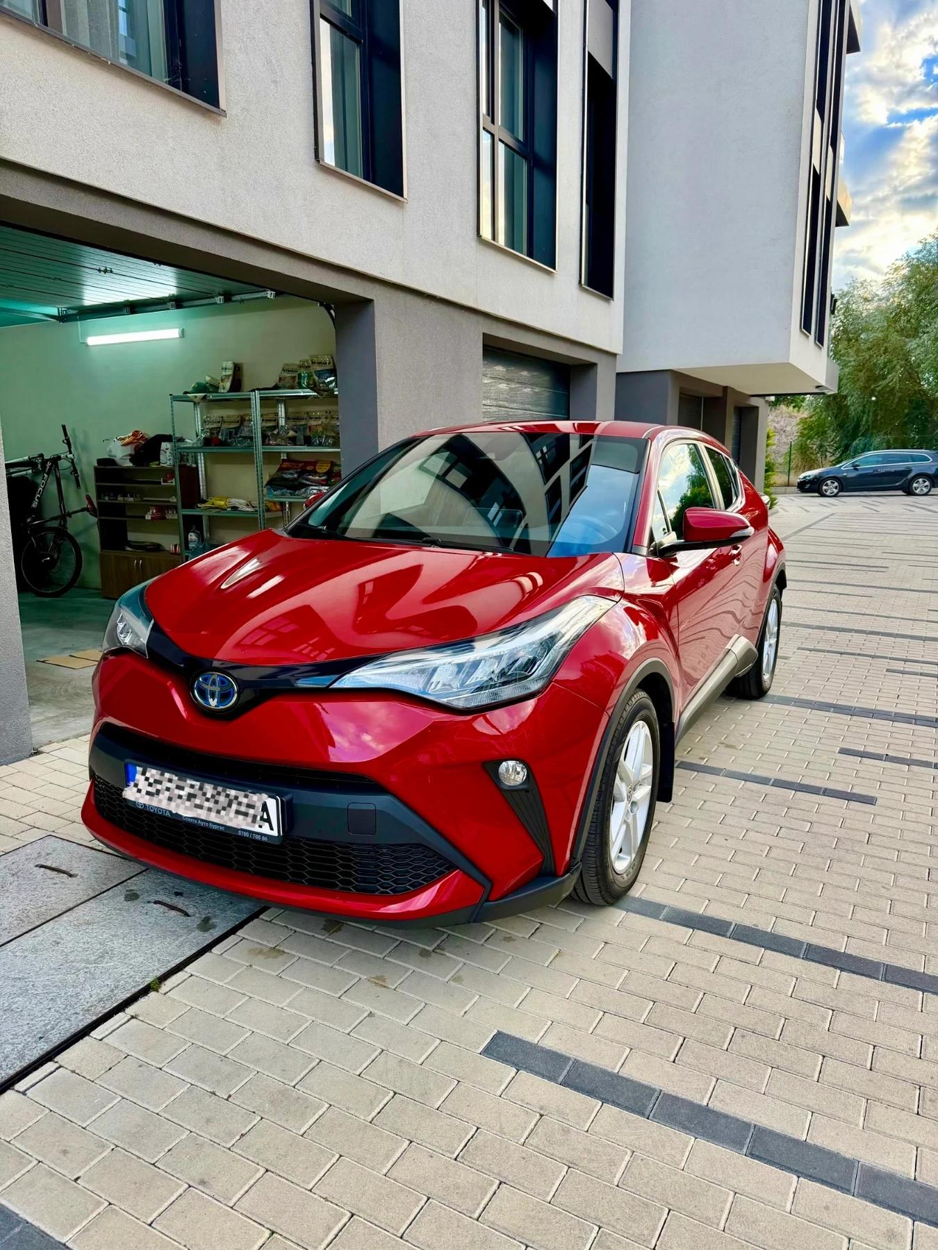 Toyota CH-R+