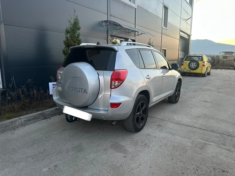 Toyota Rav4 ГАРАЖЕН ЕКЗЕМПЛЯР БЕЗ РЪЖДА!, снимка 2 - Автомобили и джипове - 48096710