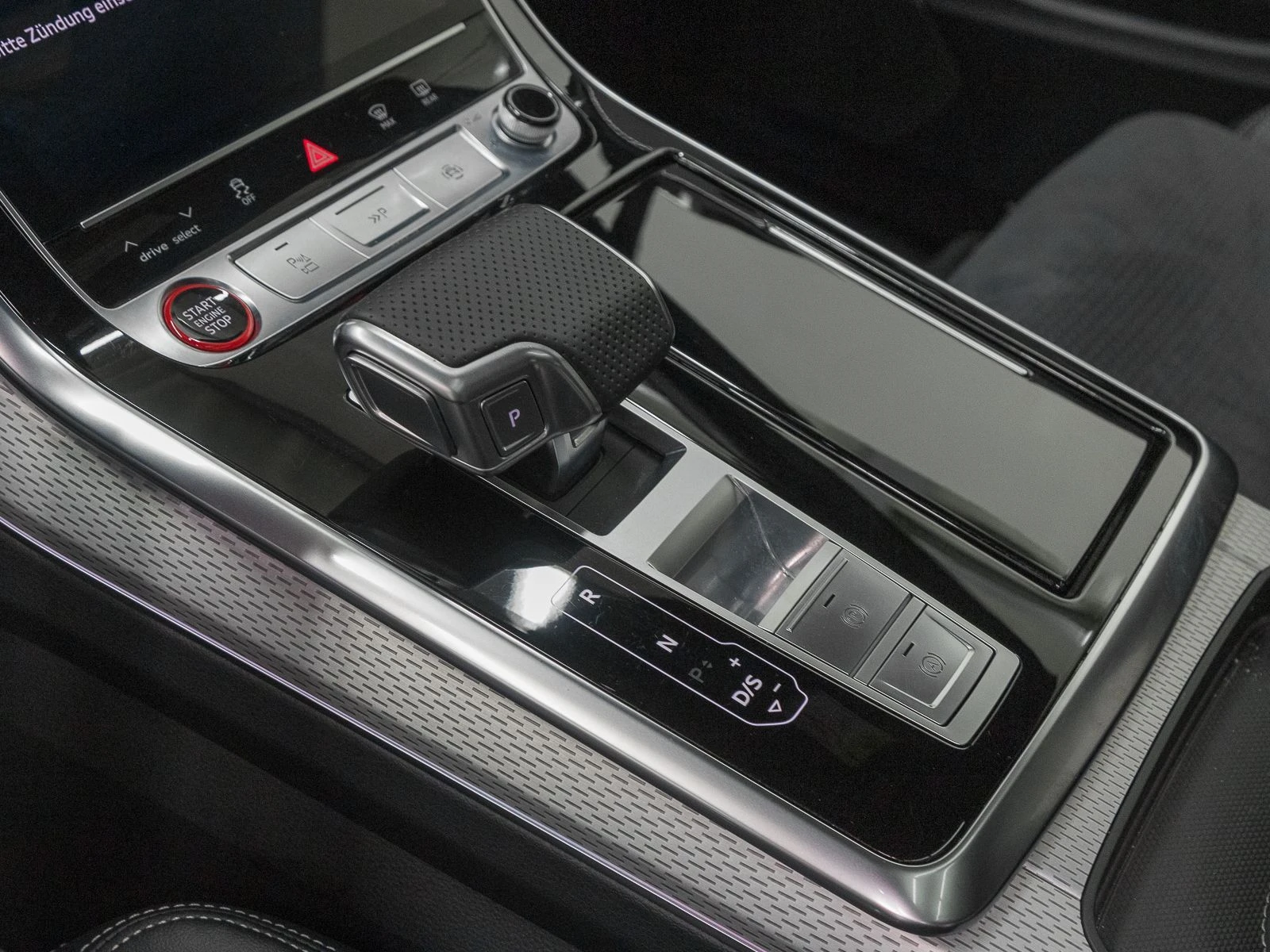 Audi SQ7 TFSI/FACE/BLACK OPTIC/PANO/MATRIX/HEAD UP/7-МЕСТЕН - изображение 10