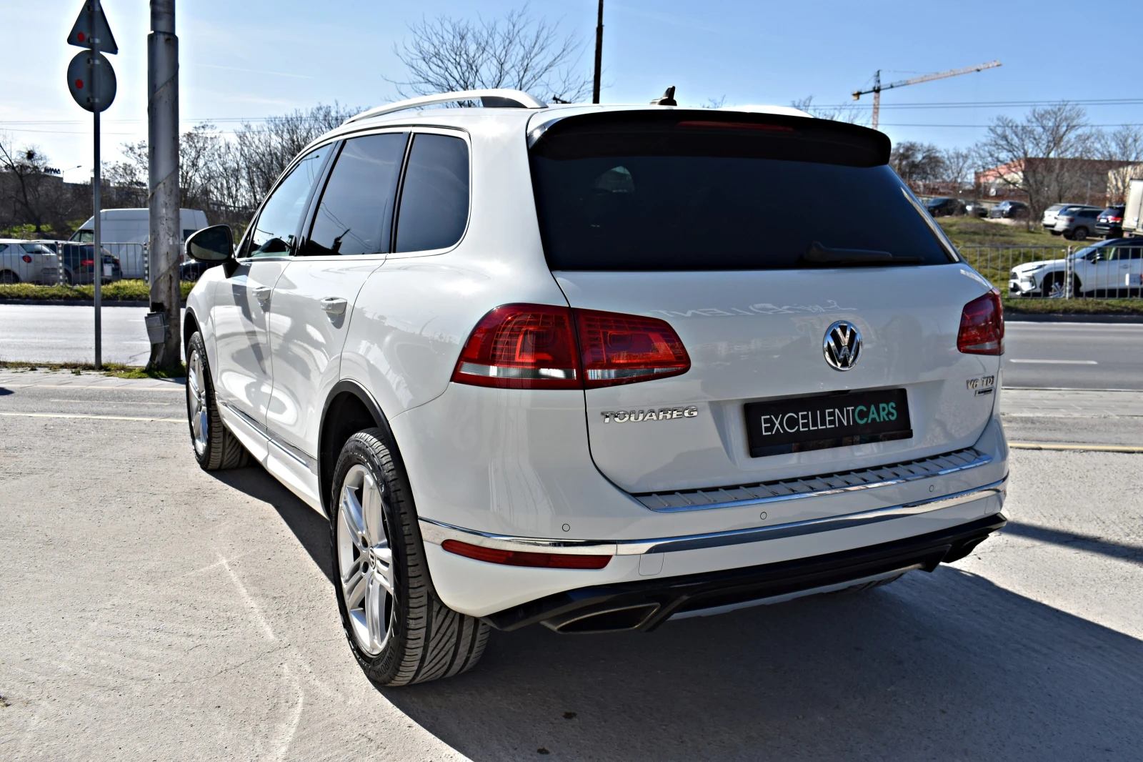 VW Touareg 3.0TDI* R-LINE* PANORAMA, снимка 3 - Автомобили и джипове - 53814268