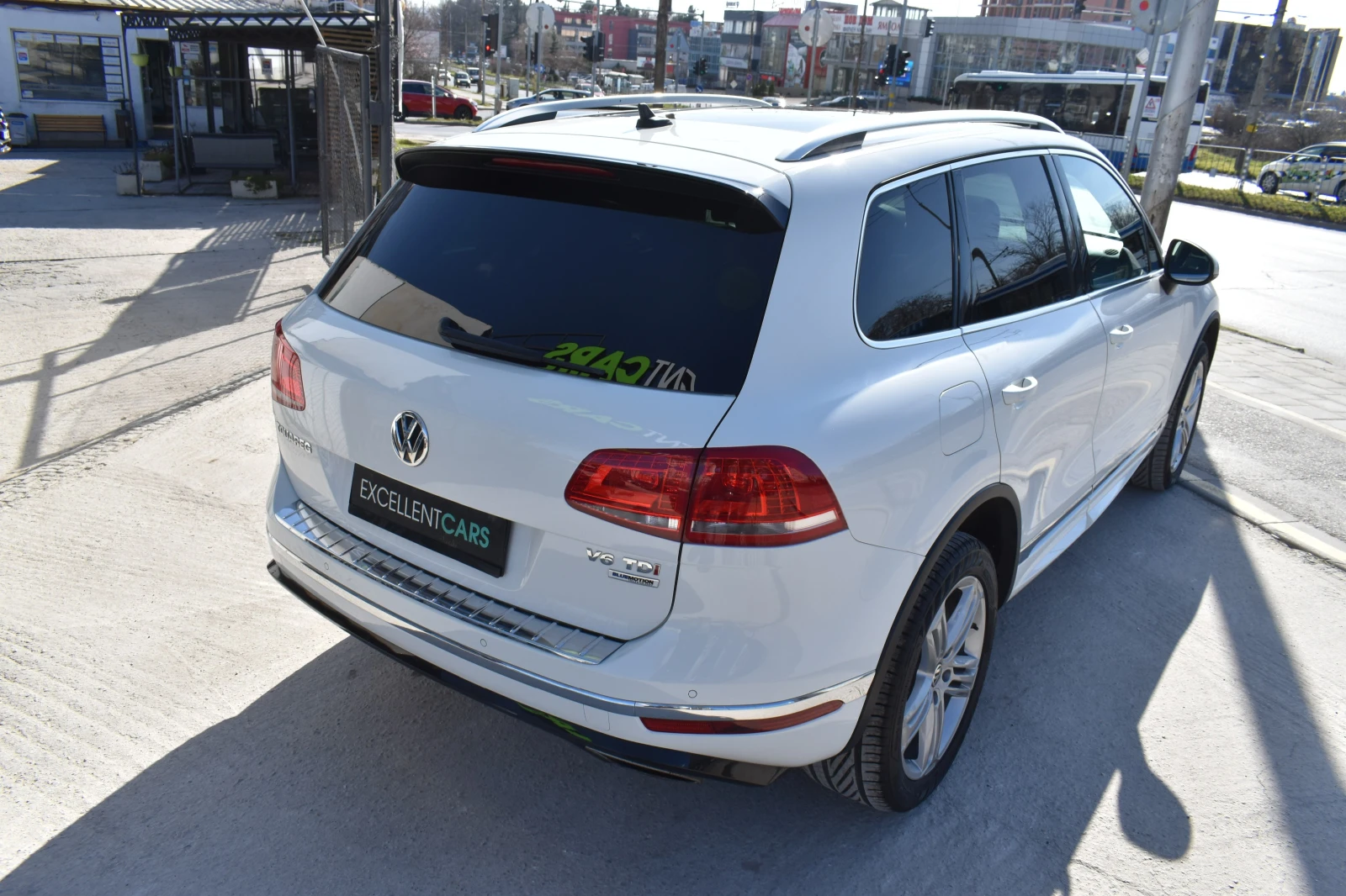 VW Touareg 3.0TDI* R-LINE* PANORAMA, снимка 5 - Автомобили и джипове - 53814268