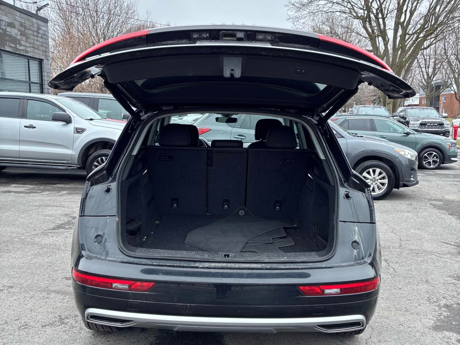 Audi Q5 KOMFORT * CAR FAX * АВТО КРЕДИТ * , снимка 9 - Автомобили и джипове - 54240621