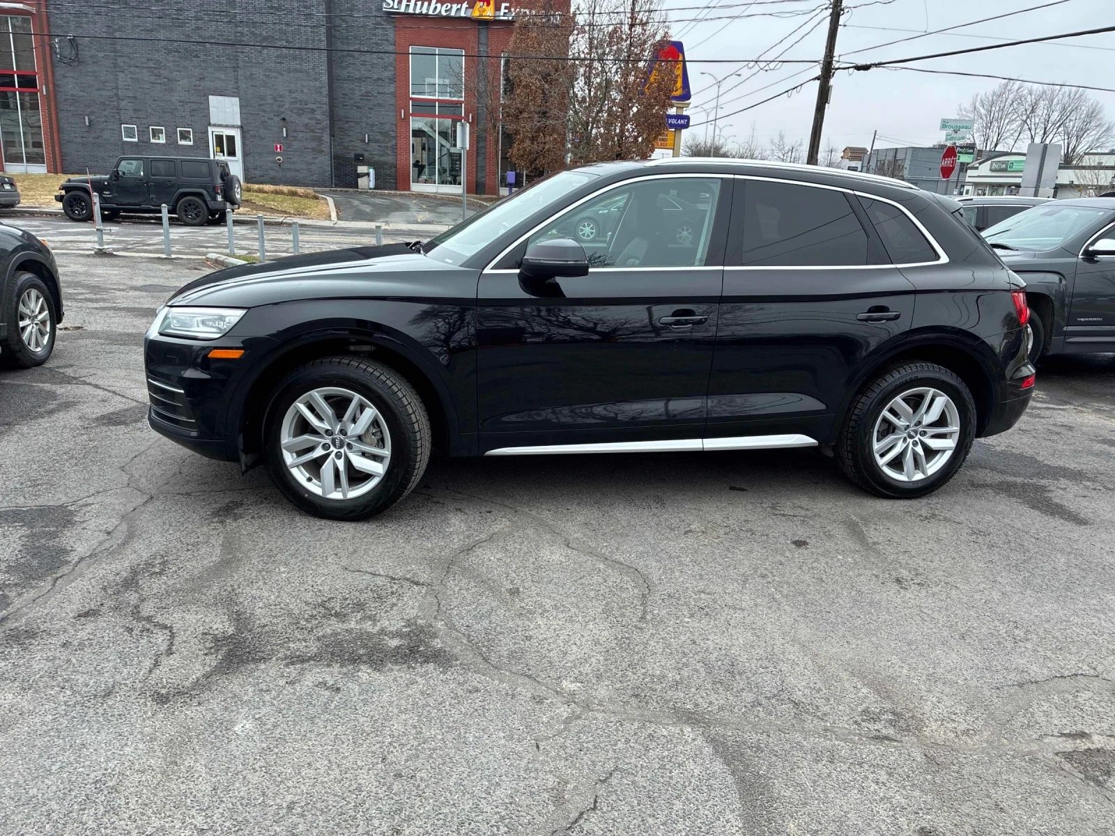 Audi Q5 KOMFORT * CAR FAX * АВТО КРЕДИТ * , снимка 4 - Автомобили и джипове - 54240621