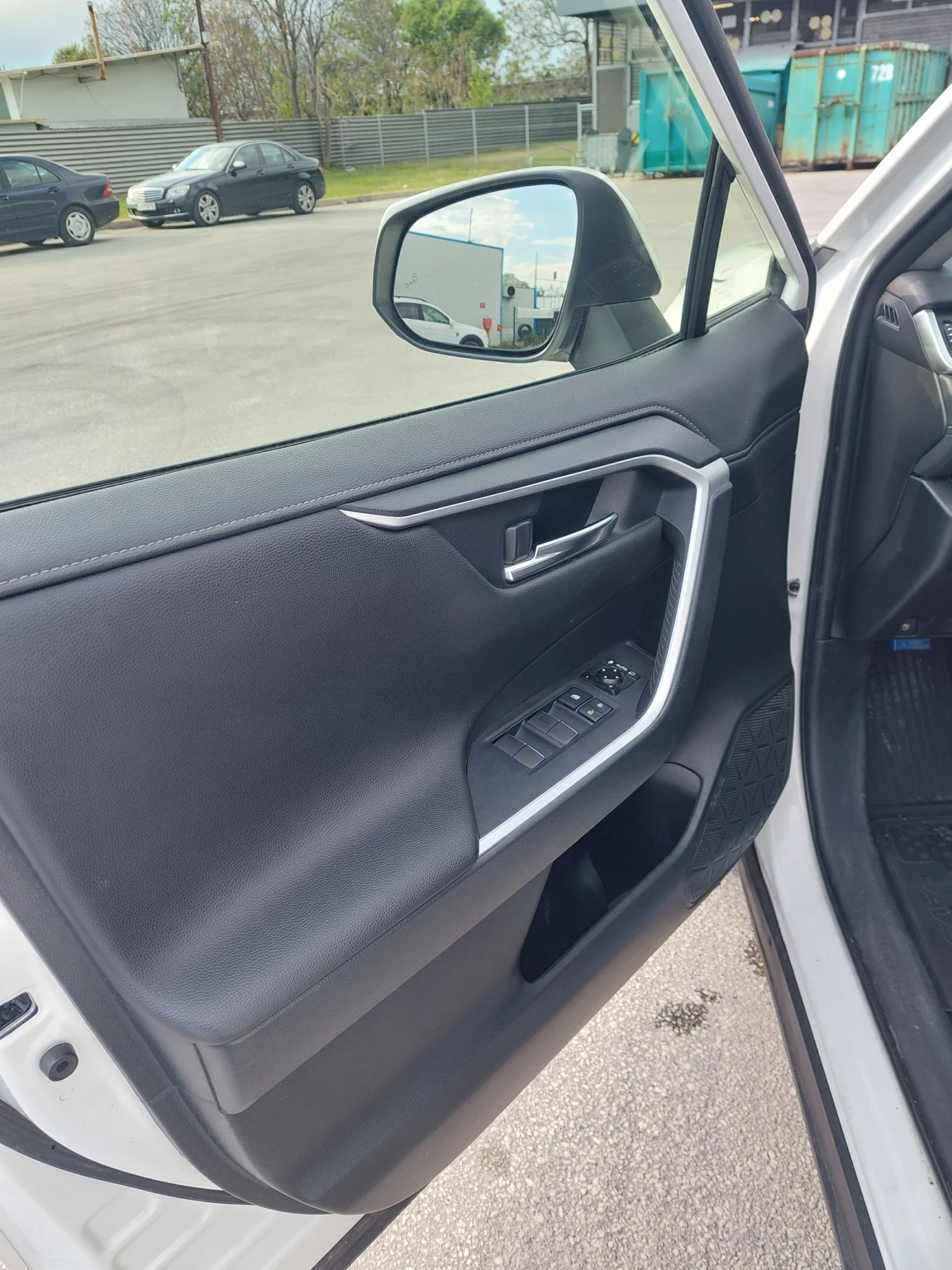 Toyota Rav4 2.5 HIBRID, снимка 11 - Автомобили и джипове - 54297885