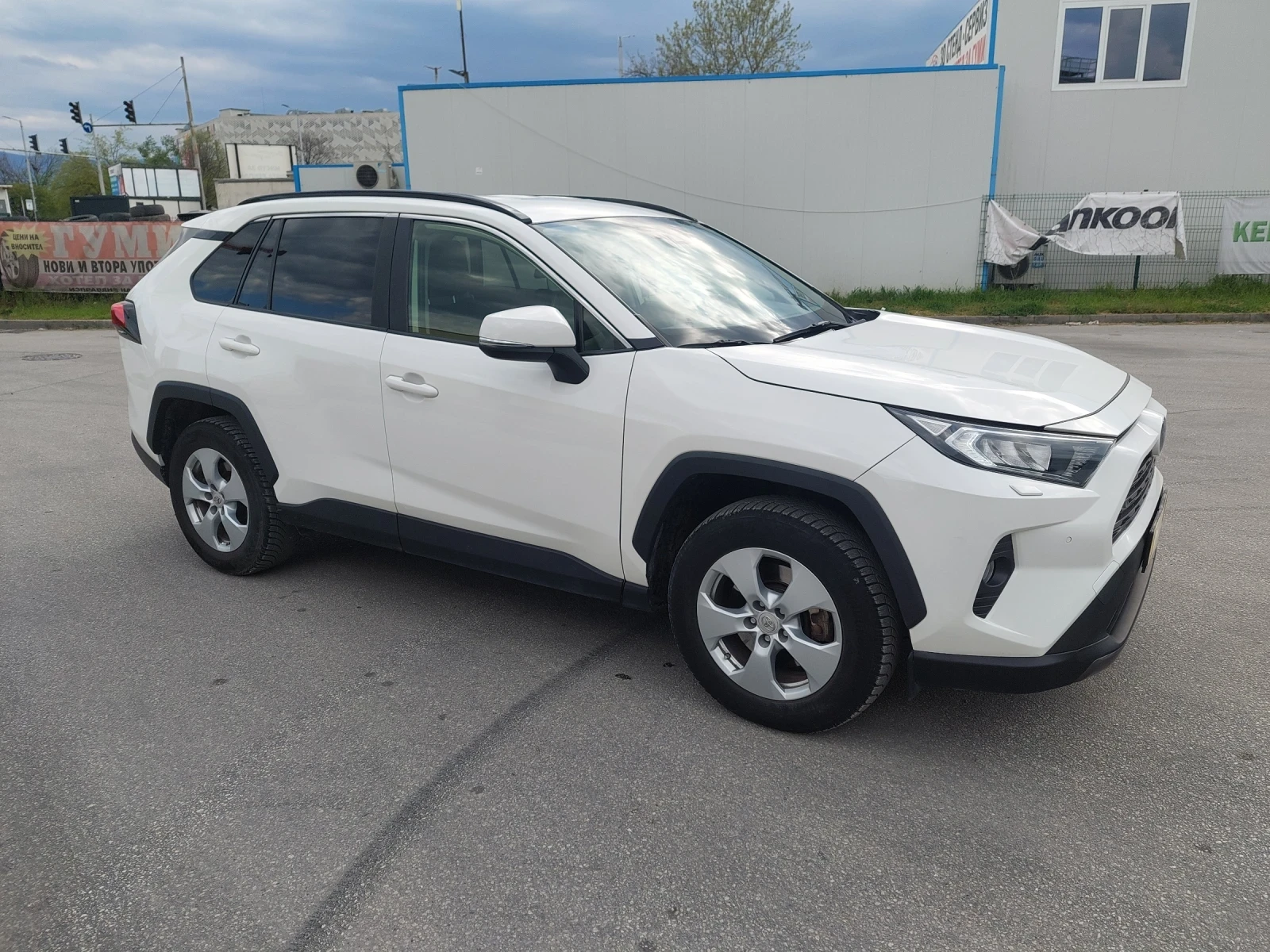 Toyota Rav4 2.5 HIBRID, снимка 3 - Автомобили и джипове - 54297885