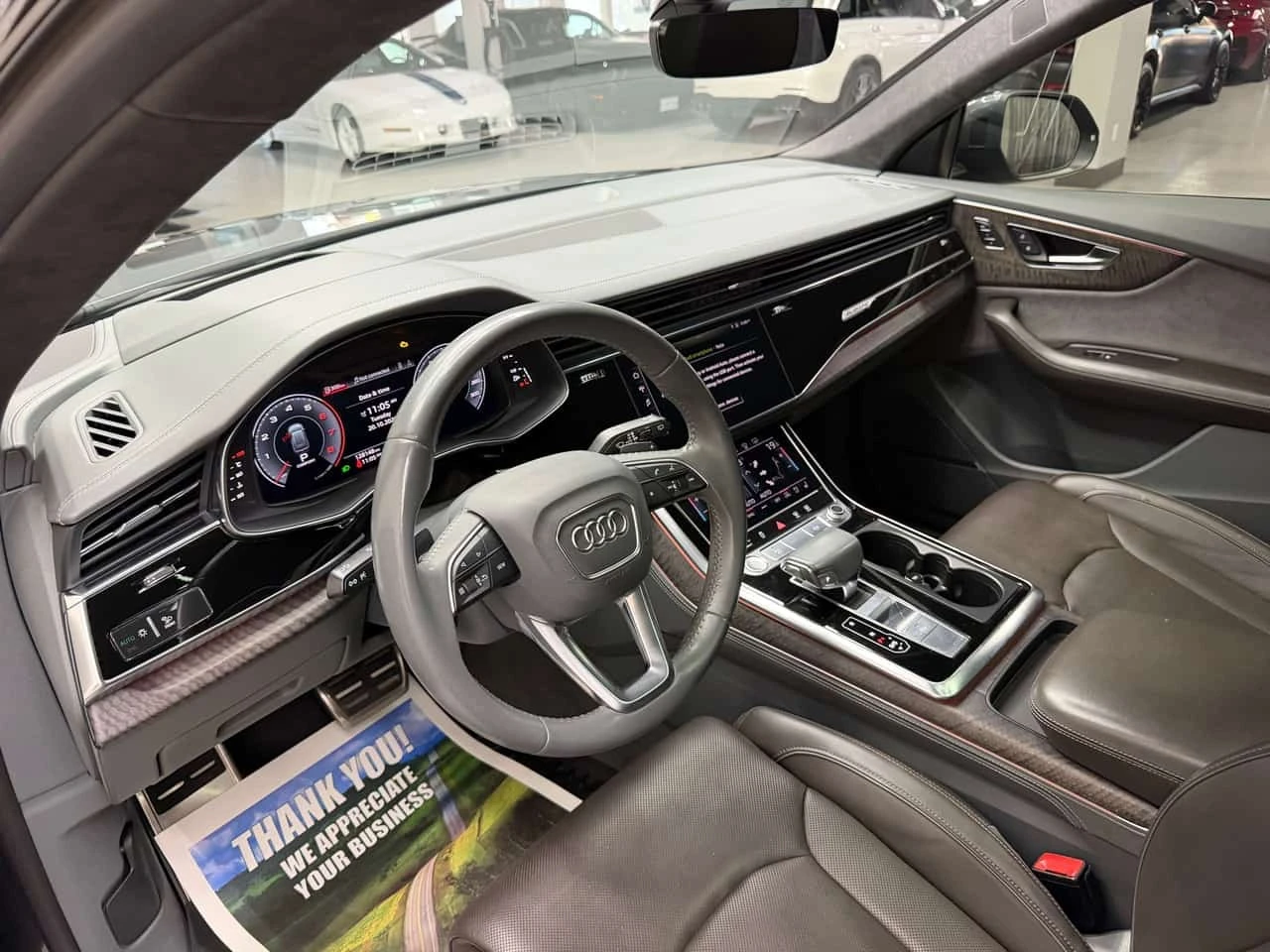 Audi Q8 * TECHNIK* BLACK OPTICS * ФИКСИРАНА ЦЕНА * , снимка 9 - Автомобили и джипове - 56739619