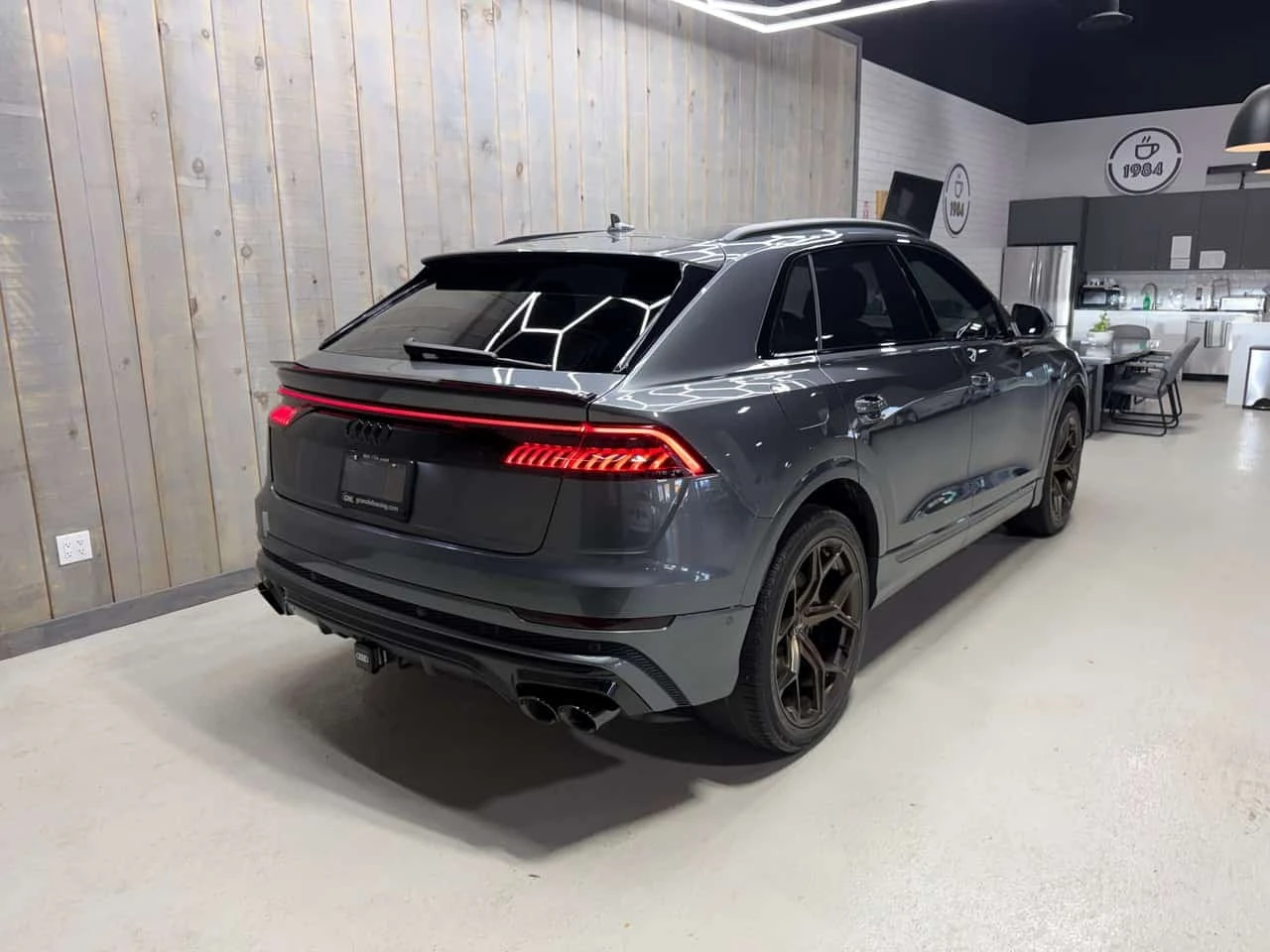 Audi Q8 * TECHNIK* BLACK OPTICS * ФИКСИРАНА ЦЕНА * , снимка 7 - Автомобили и джипове - 56739619