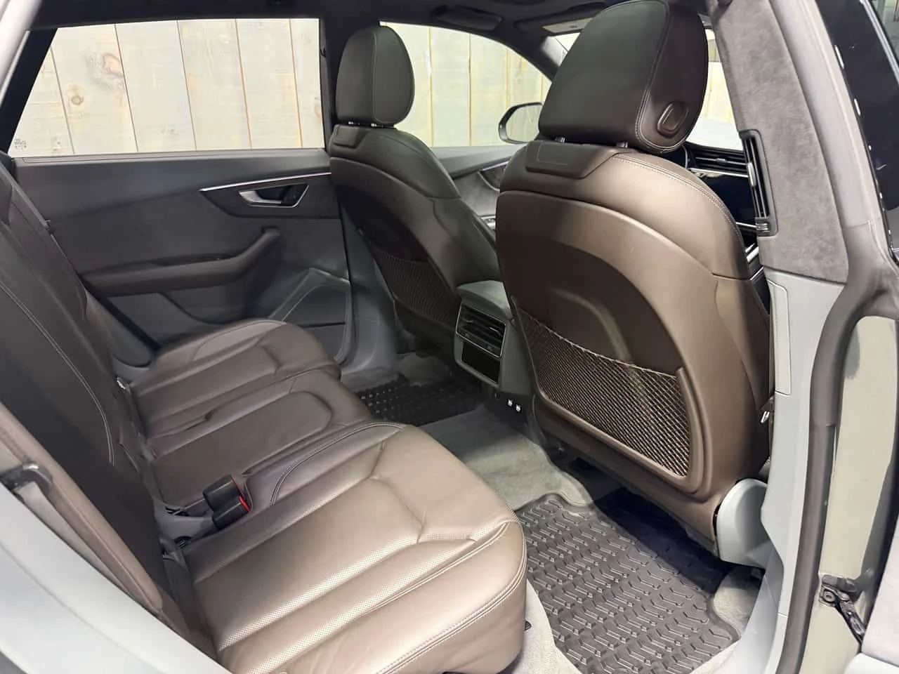 Audi Q8 * TECHNIK* BLACK OPTICS * ФИКСИРАНА ЦЕНА * , снимка 15 - Автомобили и джипове - 56739619