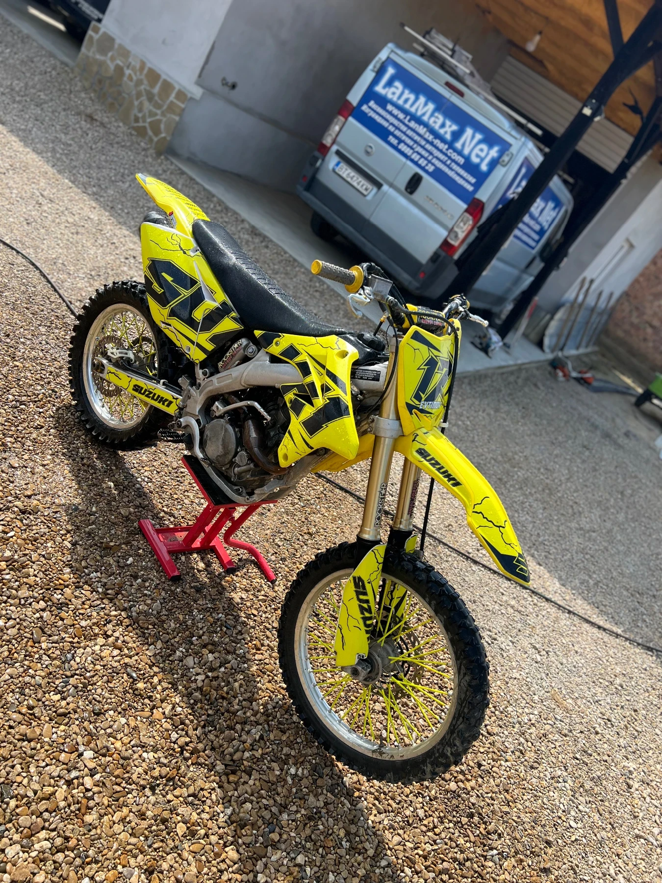 Suzuki Rmz