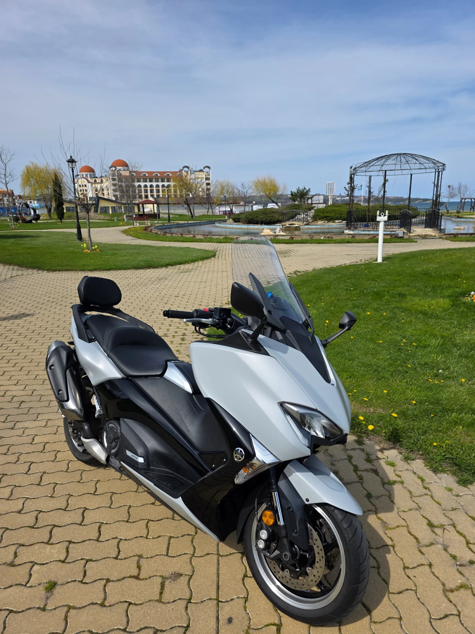Yamaha T-max DX