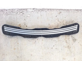 Решетка,лайсна преден капак Мерцедес Е270 W210