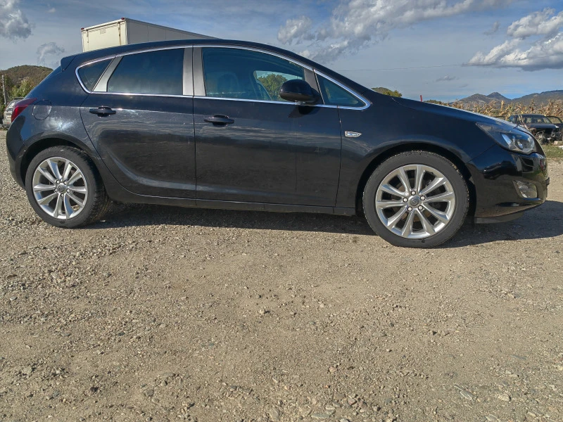 Opel Astra 2.0tdci full, снимка 4 - Автомобили и джипове - 47004386