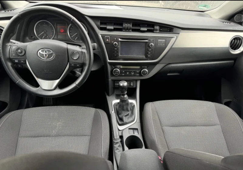 Toyota Auris 2.0 D4D, снимка 7 - Автомобили и джипове - 45344696