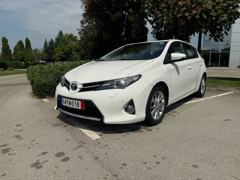 Toyota Auris 2.0 D4D, снимка 2 - Автомобили и джипове - 49188804