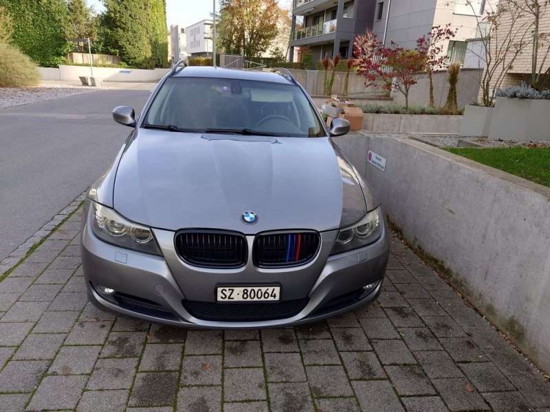 BMW 320 Touring , снимка 12 - Автомобили и джипове - 46245380