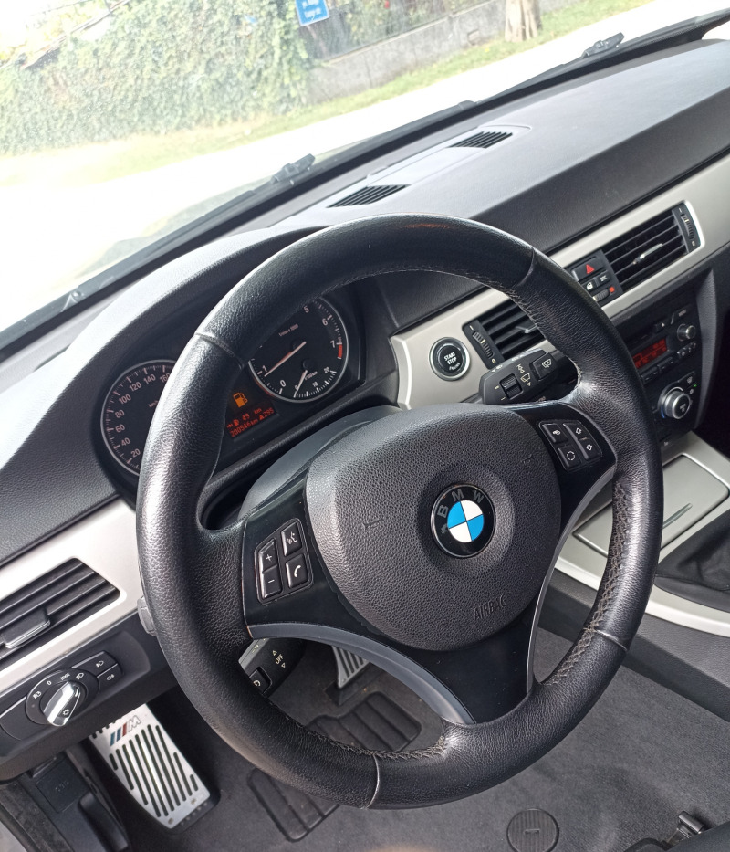 BMW 320 Touring , снимка 10 - Автомобили и джипове - 46245380