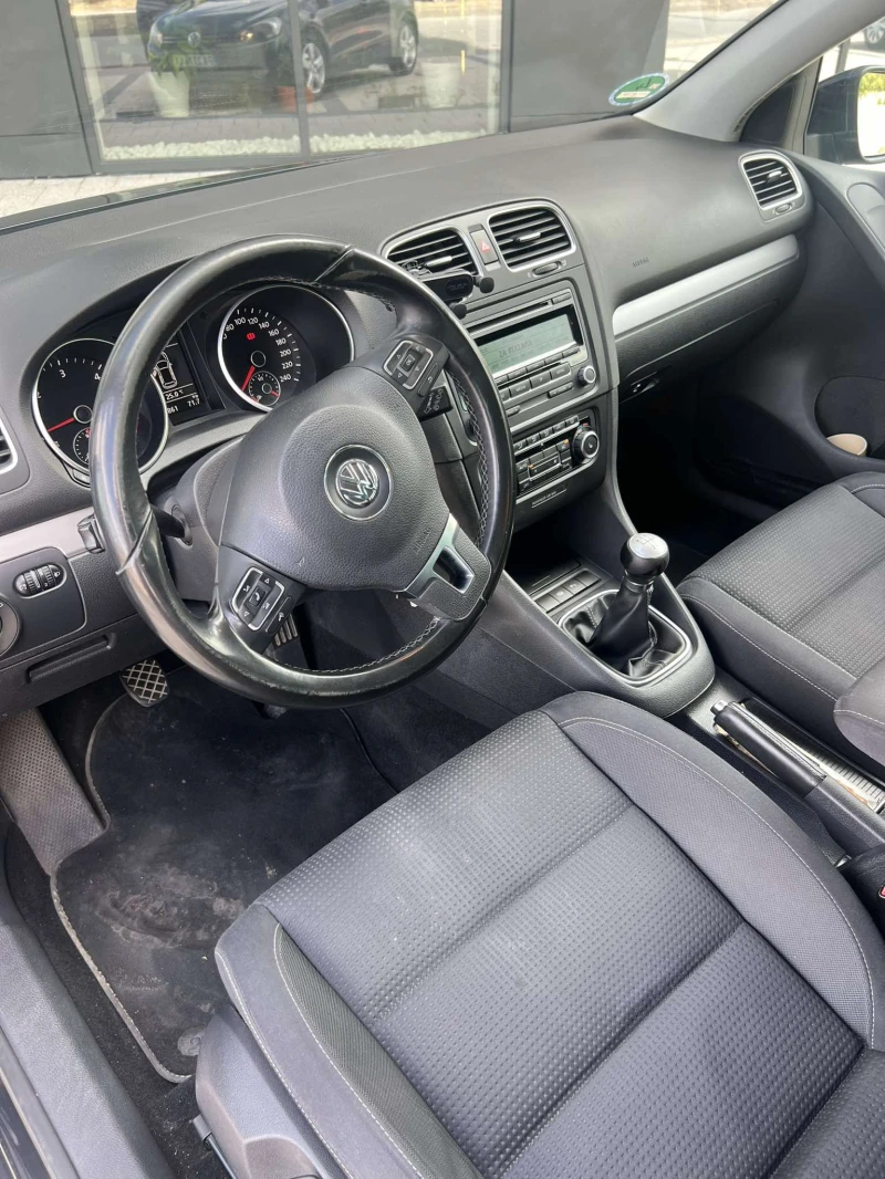 VW Golf 1.6 TDI, снимка 8 - Автомобили и джипове - 47601828