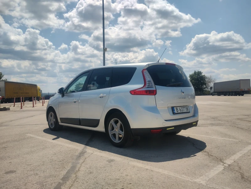 Renault Grand scenic 1.5 DCI, снимка 3 - Автомобили и джипове - 47263199