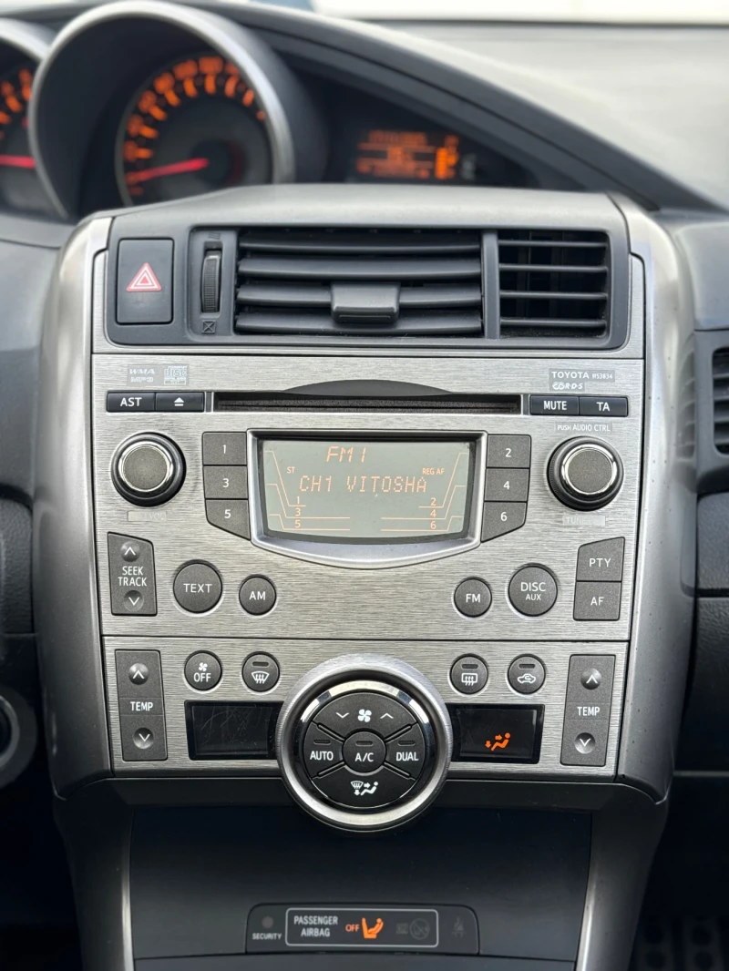 Toyota Verso 1.6 Valvematic / Бензин / Панорама , снимка 12 - Автомобили и джипове - 52264418